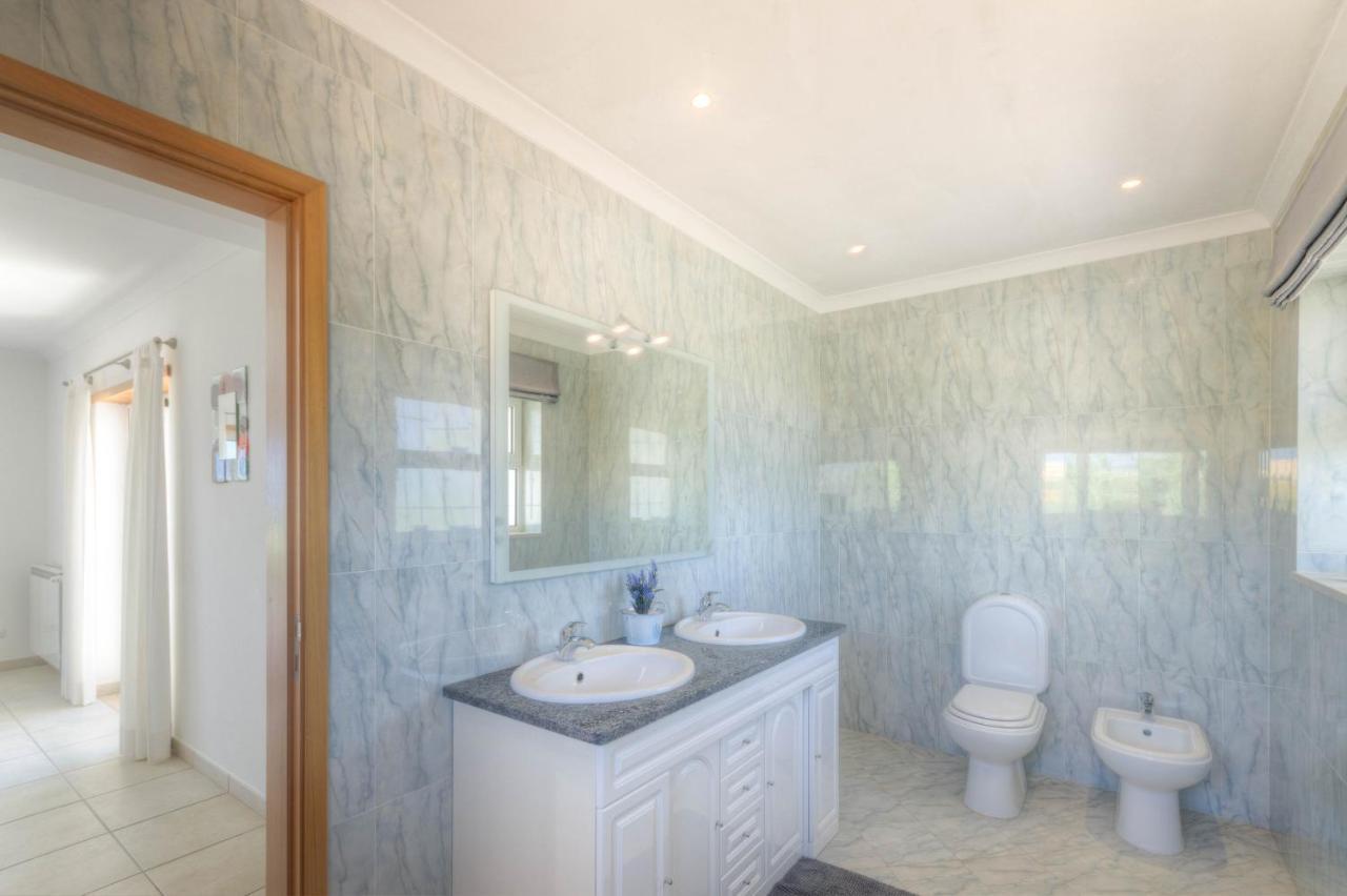 Villa Montanha, Luxury Coastal Villa, With Swimming Pool, Loungers And Alfresco Dining, 10 Min Walk To The Beautiful Praia Da Luz Beach, Shops, Bars And Restaurants! Exterior photo