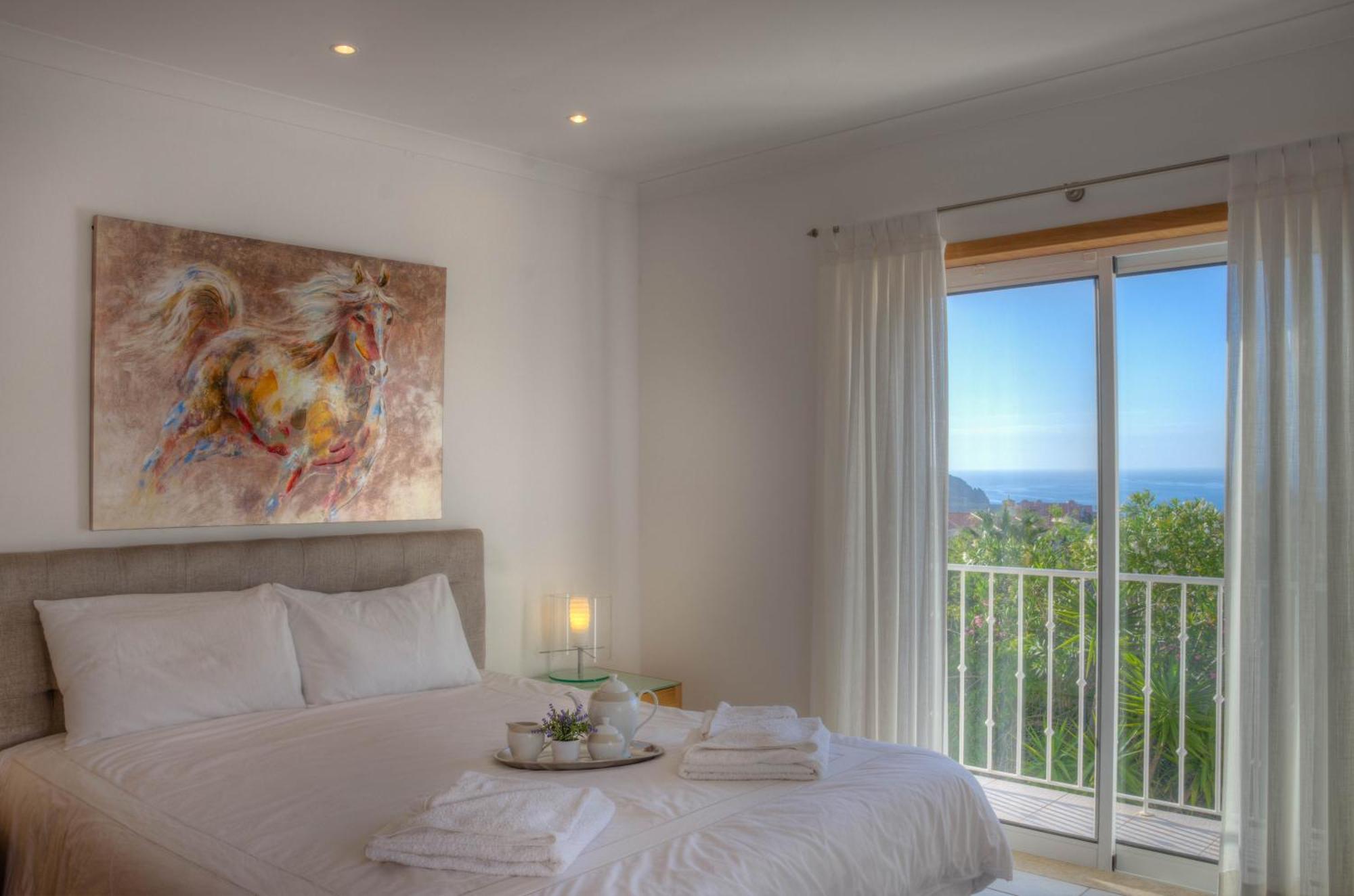 Villa Montanha, Luxury Coastal Villa, With Swimming Pool, Loungers And Alfresco Dining, 10 Min Walk To The Beautiful Praia Da Luz Beach, Shops, Bars And Restaurants! Exterior photo