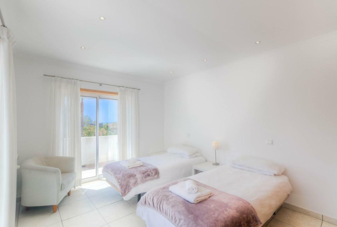 Villa Montanha, Luxury Coastal Villa, With Swimming Pool, Loungers And Alfresco Dining, 10 Min Walk To The Beautiful Praia Da Luz Beach, Shops, Bars And Restaurants! Exterior photo